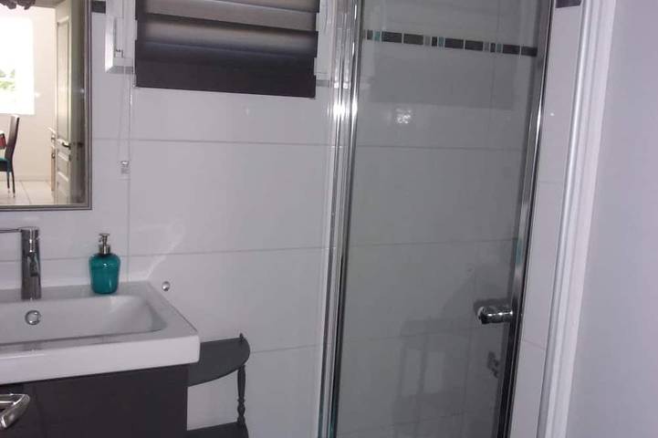 Location de vacances pour 6 personnes, avec terrasse et jardin à Henvic - 4