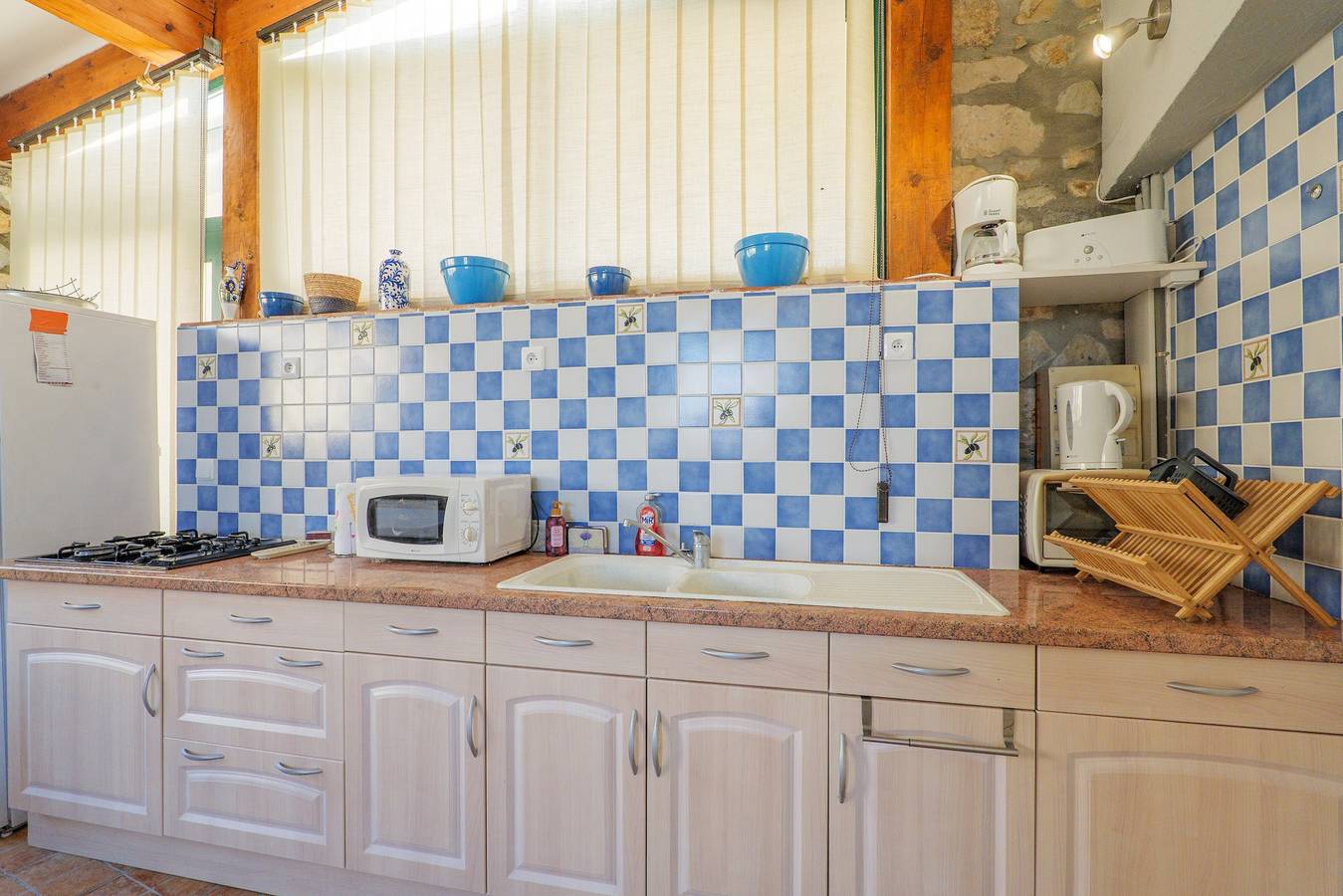 Apartamento entero, Estudio 'Proche Gorges De L'Ardeche' con Piscina Compartida, Wi-Fi y Aire Acondicionado in Saint-Remèze, Privas