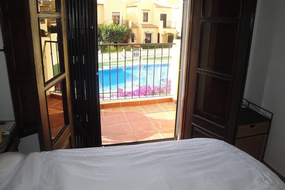 South facing, overlooking the pool. \n9 minutes walk to La Zenia beach. in Centro La Zenia, Orihuela