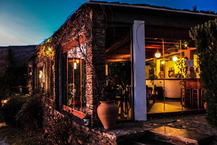 Casa rural para 3 personas, con jardín y piscina, Se admiten mascotas en Capileira - 2