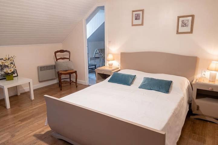 Location de vacances pour 7 personnes, avec balcon et jardin à Pierrefiche - 2