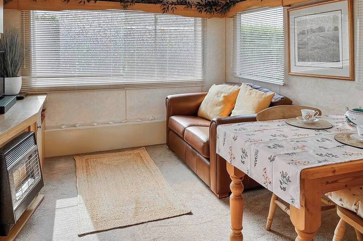 Log cabin for 2 people, with hot tub and garden in Colchester