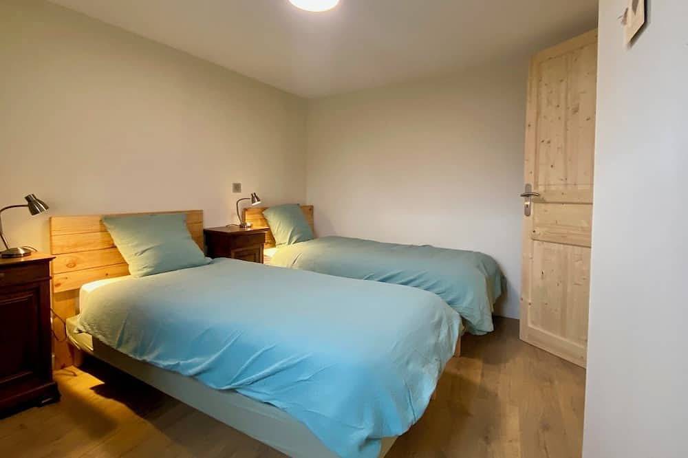 Superb High Alps gîte La Crémesine 130m2 6 people garden large terrace in Baratier, Parque Nacional de los Ecrins