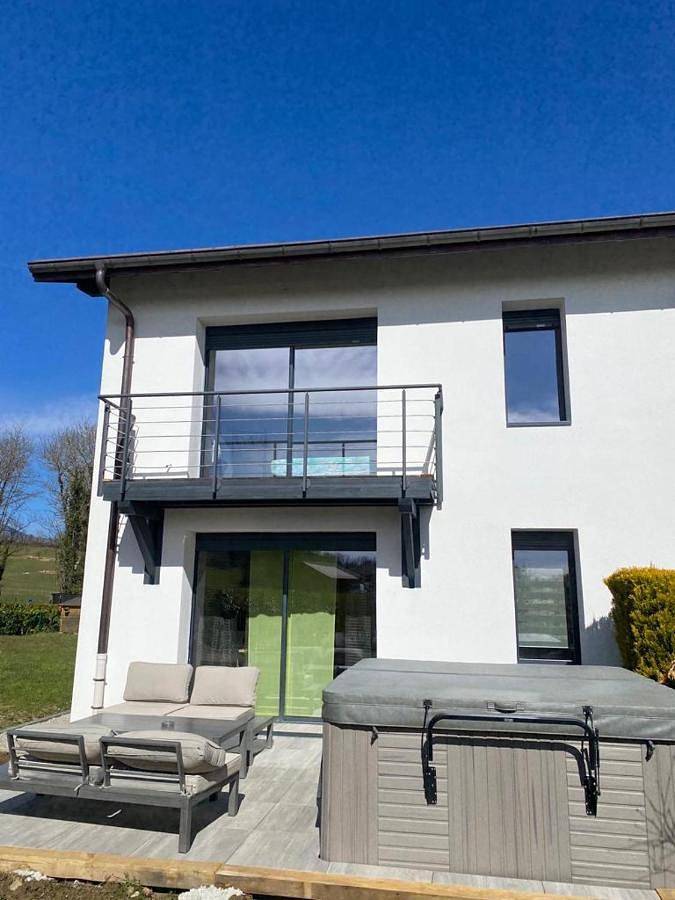 Three-Bedroom House in Savigny, Région de Saint-Julien-en-Genevois