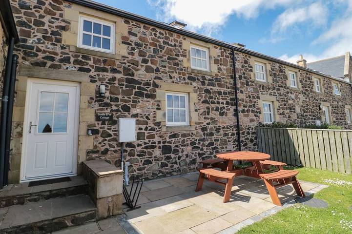 Cottage for 6 people, with garden and pool in Embleton