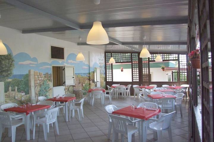 Camping für 5 Personen, mit Pool und Terrasse am Gargano - 4