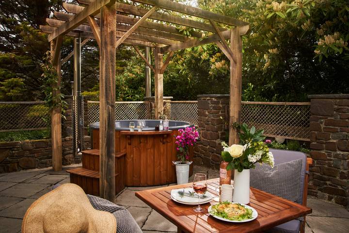 Entire apartment, Swifts Return – Bolthole with hot tub, pool, sauna in Christow, Dartmoor