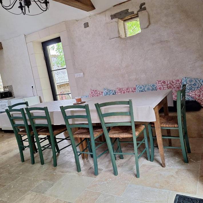 Location de vacances pour 8 personnes, avec piscine ainsi que terrasse et jardin à Noyant - 4