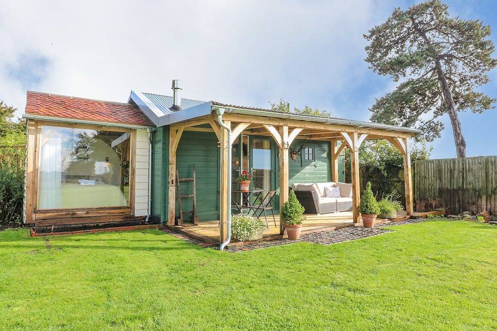 The Jenny Wrennery, romantic, character holiday cottage in Rugeley in Staffordshire