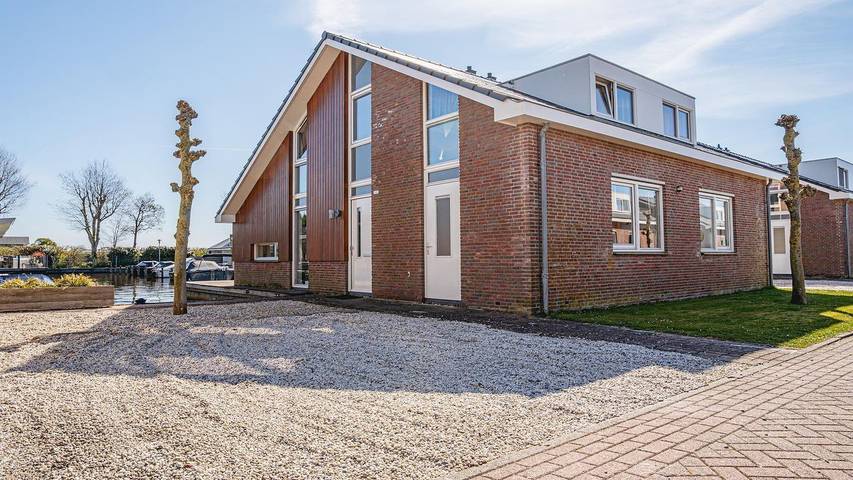 Vacation rental for 4 people, with terrace and yard in North Holland