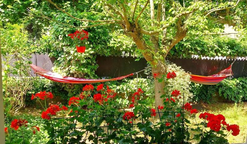 Chambre d’hôte pour 2 personnes, avec terrasse ainsi que jardin et vue