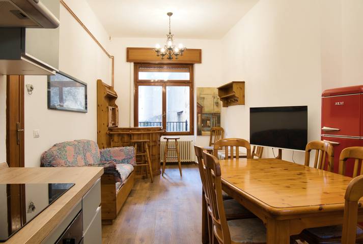 Casa vacanza per 12 persone, con balcone e panorama a Comune di Barzio