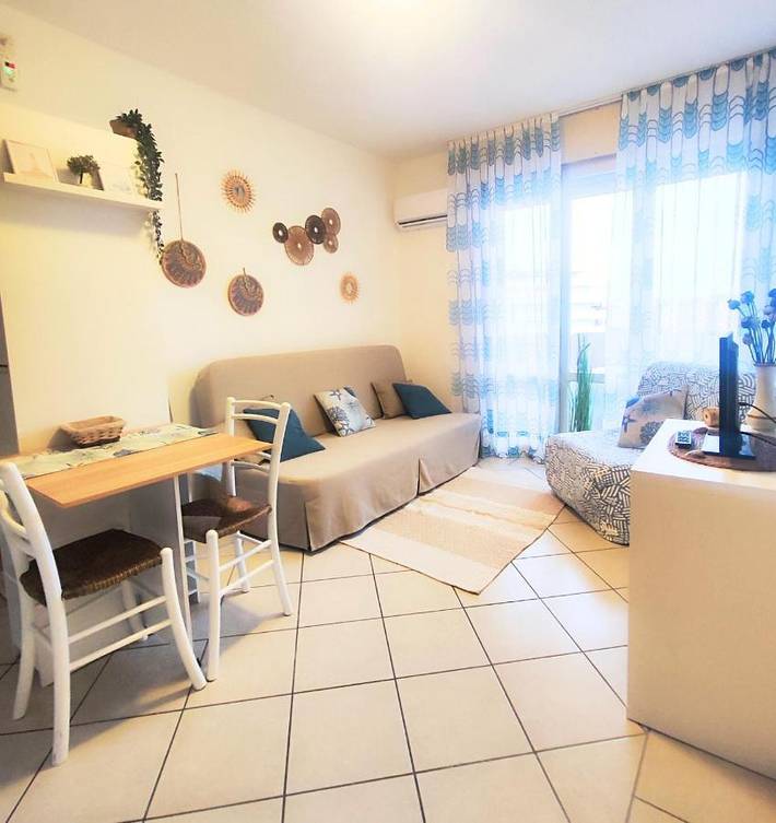 Ferienwohnung für 3 Personen, mit Balkon und Terrasse sowie Ausblick in Porto Santa Margherita