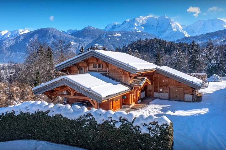 Chalet pour 14 personnes, avec sauna ainsi que jacuzzi et jardin