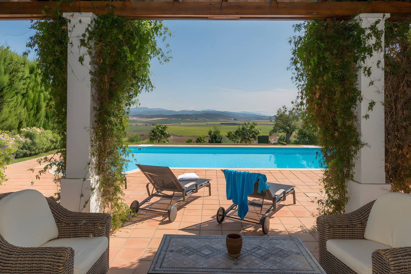 Villa 'Índigo' con vistas a la montaña, Wi-Fi y aire acondicionado in Benalup-Casas Viejas, Costa de la Luz