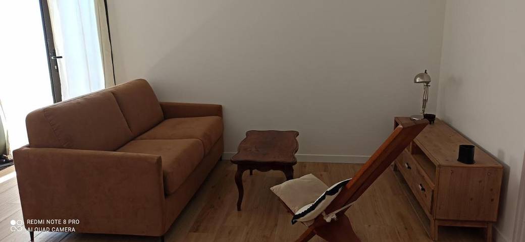 Gîte pour 4 personnes, avec terrasse ainsi que vue et jardin à Les Vigneaux - 3