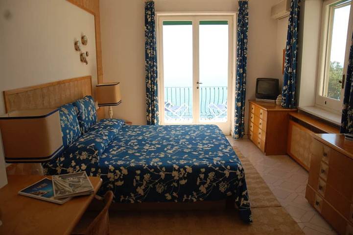 Splendida villa sui Faraglioni 3 stanze 6 posti + suite extra 2 posti in Marina Piccola (Capri), Capri