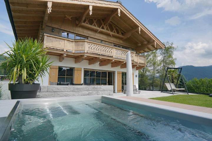 Ferienhaus für 6 Personen, mit Sauna und Whirlpool sowie Garten und Pool im Chiemgau