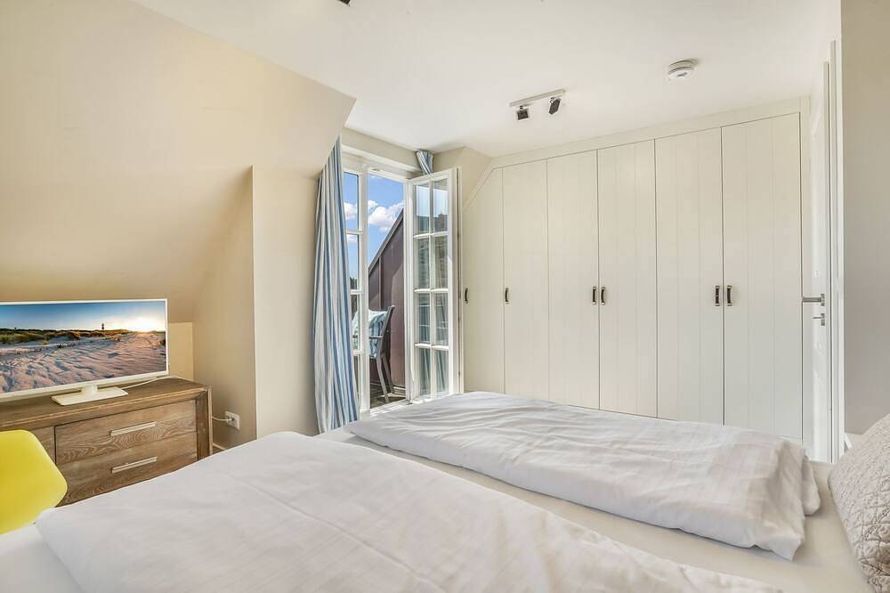 Ganze Wohnung, Modernes Ferienhaus mit 3 Schlafzimmern mit Terrasse, Strandkorb und Kamin - in Hörnum, Sylt