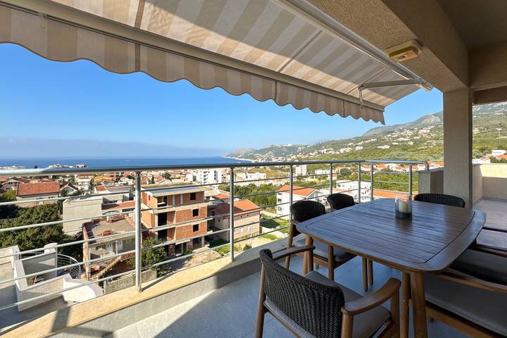 Ferienwohnung für 4 Personen, mit Ausblick und Balkon in Montenegro - 2