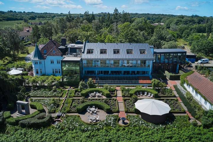 Hotell för 2 Personer, med Terass samt Bubbelpool och Trädgård och Pool i Kivik