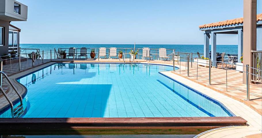 Ferienwohnung für 2 Personen, mit Balkon und Ausblick sowie Pool und Garten in Chania
