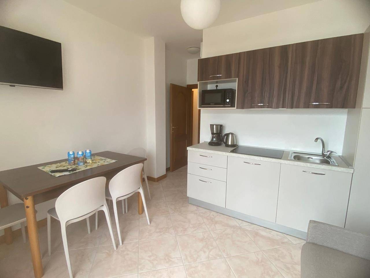 Hel lejlighed, Residenz Villa Gianna Dreizimmer-Wohnung mit Seeblick für 3 Personen in Limone sul Garda, Garda-Fjellene