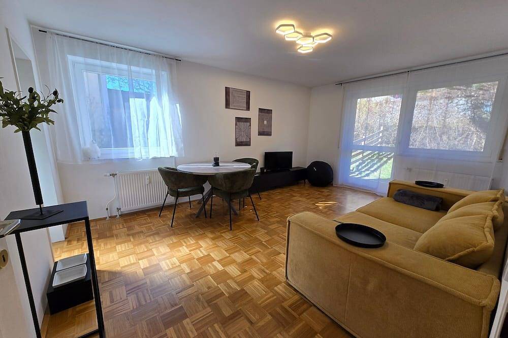 Ganze Wohnung, Apartment 'Lake Loft Salzburg' mit privater Terrasse und eigezäuntem Garten in Seeham, Bezirk Salzburg-Umgebung
