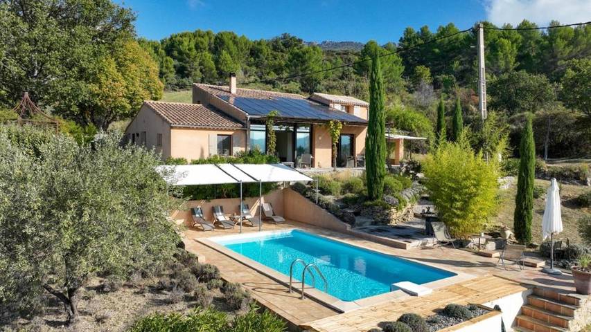 Villa pour 8 personnes, avec vue ainsi que piscine et jardin - 1