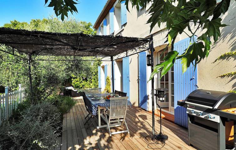 Location de vacances pour 6 personnes, avec piscine et terrasse à Fontvieille - 2