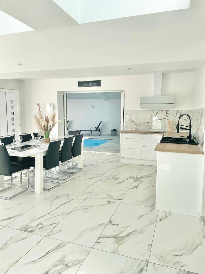 Location de vacances pour 8 personnes, avec Jacuzzi et Terrasse ainsi que Jardin et Piscine à Saint-Amans-du-Pech