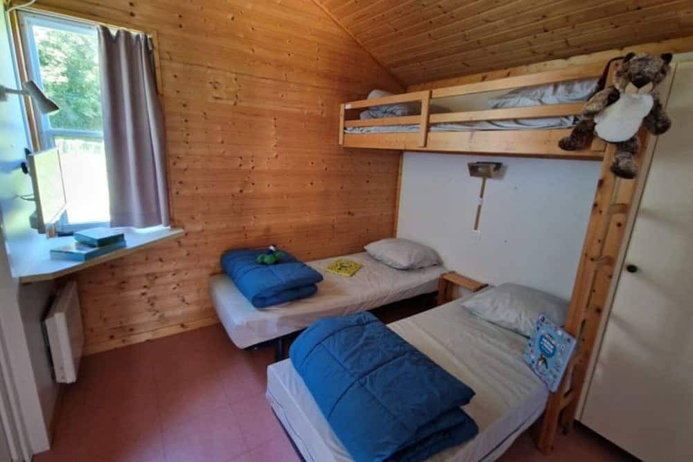 Spacious Chalet for 8 with Terrace in Saint-Geniez-d'Olt-et-d'Aubrac, Parc naturel régional de l'Aubrac