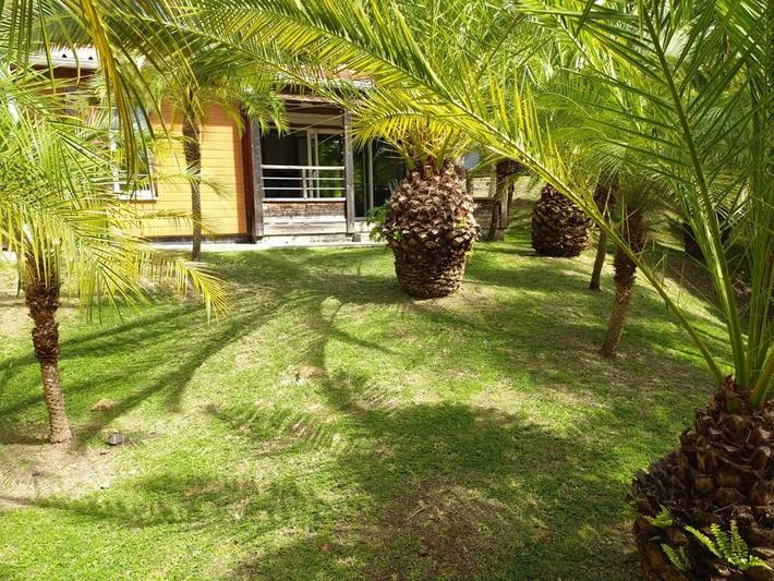 Appartement de vacances pour 5 personnes, avec piscine ainsi que jardin et vue