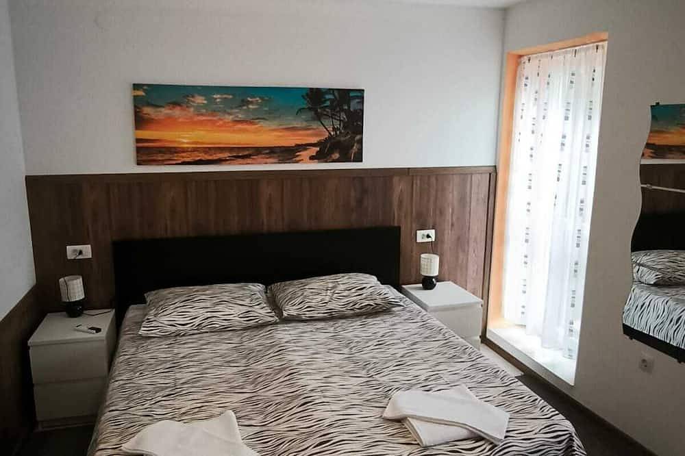 Voll ausgestattetes Haus mit Vorgarten im Zentrum der Stadt, ruhige Straße in Sibenik, Šibenik-Knin