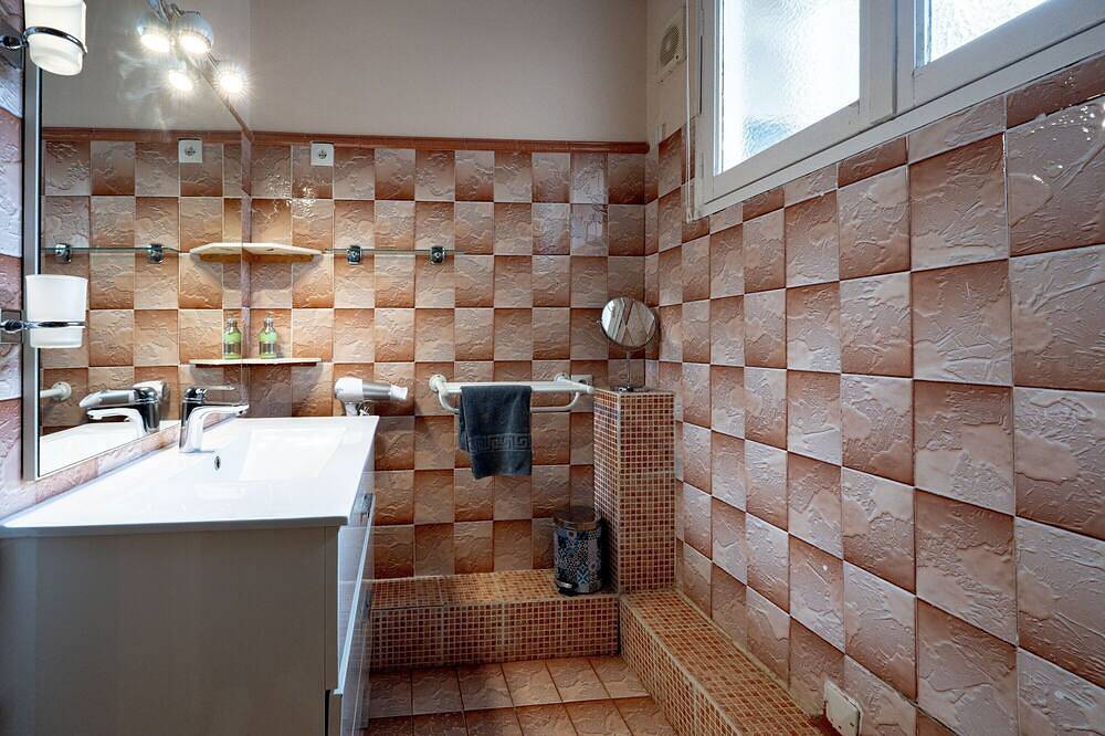 Entire apartment, Le Clos des Pradals - Gîte Champagne: Mountain View, Veranda & Wi-Fi in Banat, Tarascon-sur-Ariège