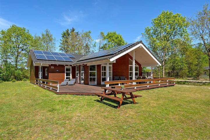 Ferienhaus für 8 Personen, mit Terrasse und Whirlpool sowie Garten und Sauna in Arrild