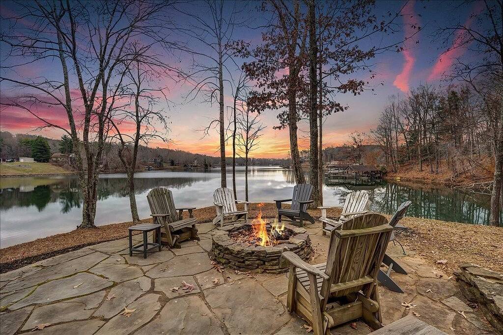 Beautiful Home On Gently Sloping Point Lot With 500 Feet Of Private Waterfront in Smith Mountain Lake