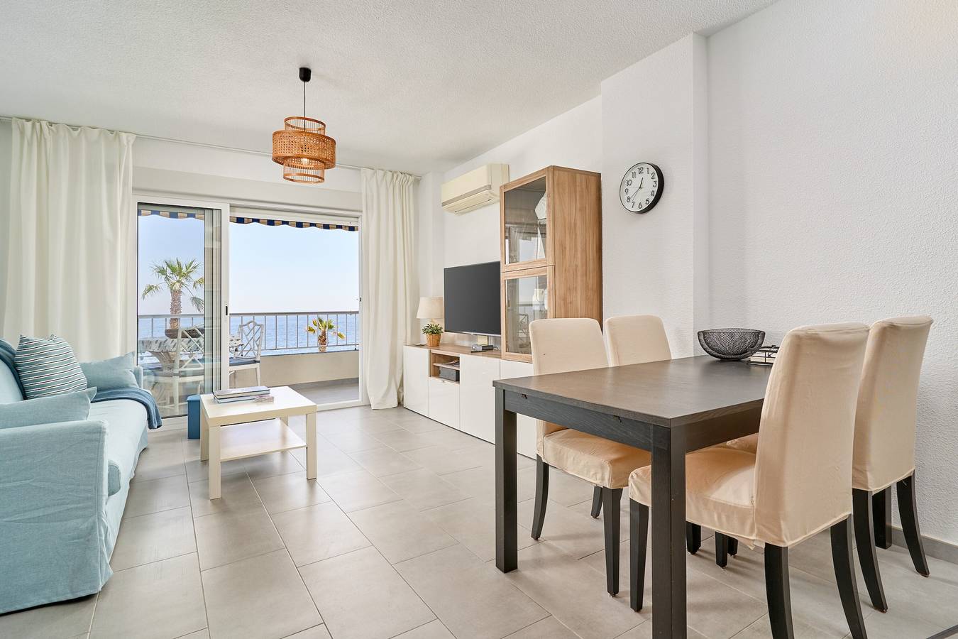 Entire apartment, Apartment 'Brisa Marina' with Sea View, Shared Pool and Wi-Fi in Almuñecar, Costa Tropical