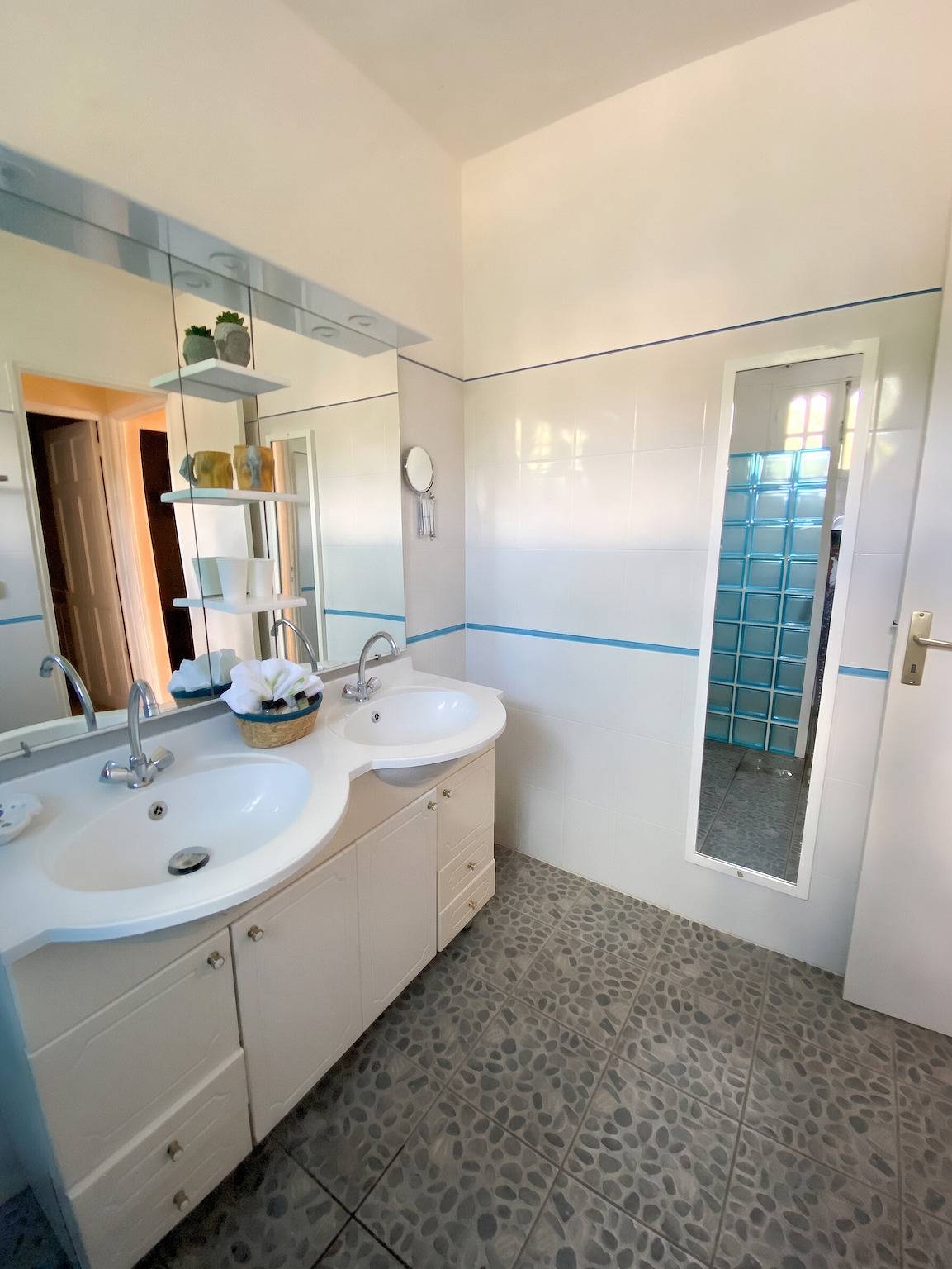 Apartamento entero, Apartamento Confort Pointe-Noire + Piscina in Pointe-Noire, Guadalupe