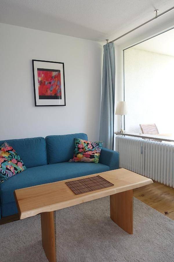 Ganze Wohnung, Apartment with Balcony in Pöcking, Starnberger See