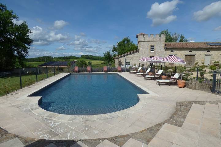 Maison de vacances pour 4 personnes, avec piscine ainsi que jardin et balcon