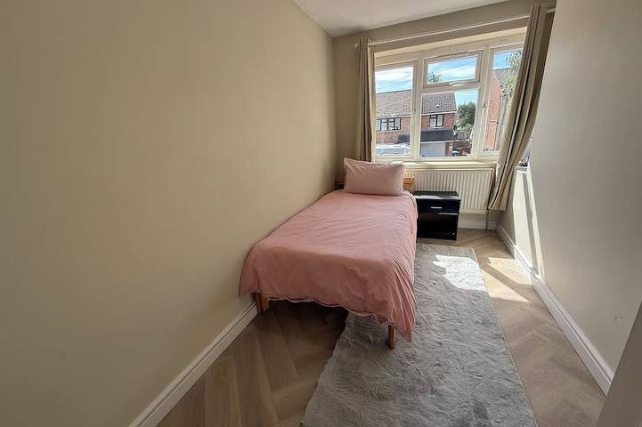 Spacious Home very quiet location. in Luton, Chiltern Hills