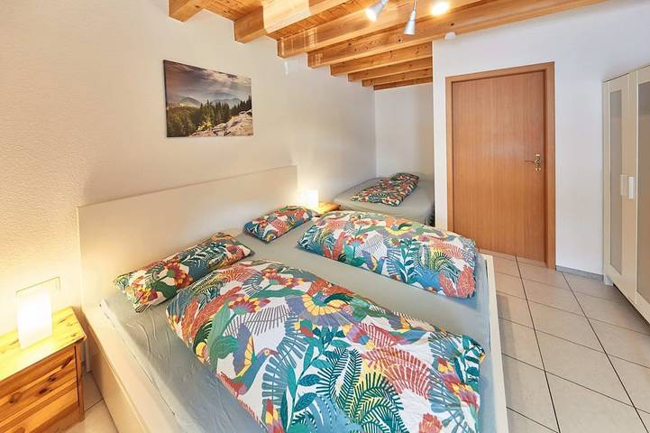 Ganze Wohnung, Schönes Zimmer mit Bad - nur 10 Gehminuten vom Europa-Park in Europa-Park, Rust