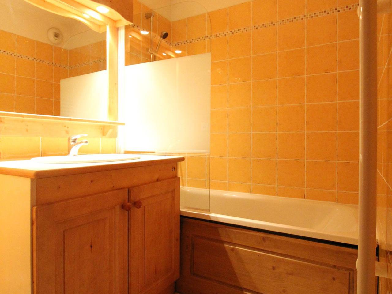 Apartamento entero, Apartamento acogedor para 4 personas en las pistas con balcón y parking in Lanslebourg-Mont-Cenis, Región de Saint-Jean-de-Maurienne