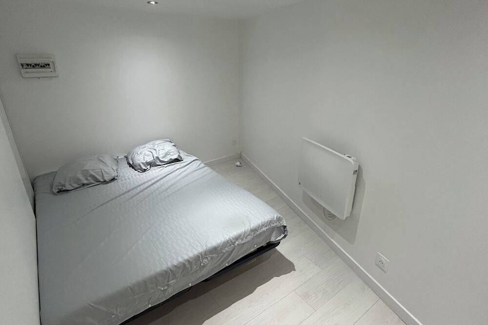 Entire apartment, Small 4 person self-catering apartment in Ledenon - Entire apartment in Lédenon, Nimes region