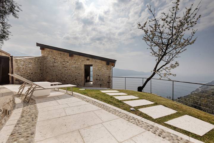 Ferienhaus für 2 Personen, mit Garten und Seeblick in Tignale - 2