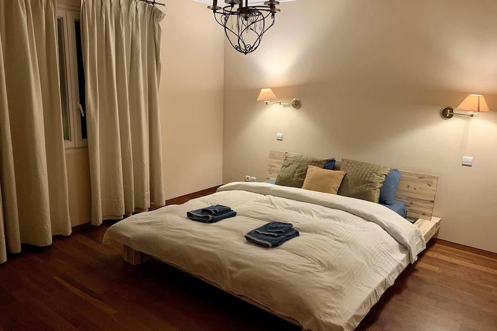 5 Bed Villa + Studio w/ View, and Beautiful Pool! in Divonne-les-Bains, Gex