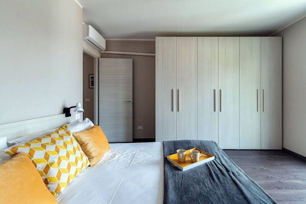 Ganze Wohnung, A two-bedroom spacious apartment with unrivaled lake views and a garden. in Lido di Moltrasio, Moltrasio