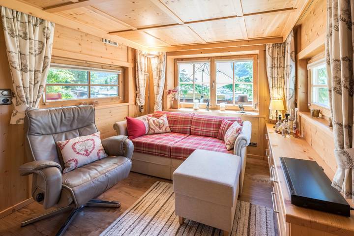 Gemütliches Ferienhaus "Chalet Zur Auszeit" in der Zillertaler Gegend mit Blick auf die Berge in Aschau im Zillertal, Bezirk Schwaz