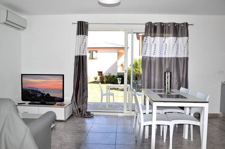 Entire apartment, Apartment next to the sea 4 peoples-WIFI-TV-Air Conditioning-Moriani Haute-Corse in Santa-Lucia-di-Moriani, Corte region